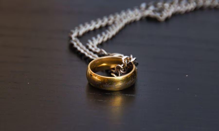 Ehering an Kette tragen - BREEDIA